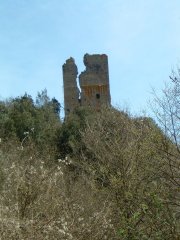 i resti della
Torre di Stroppa
nel maggio 2006
(19835 bytes)